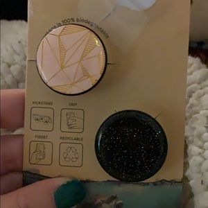 Petite Mini (off-brand Popsocket) phone stand